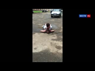 eat the earth  brave woman from kirov held the robber with her breast - russia 24