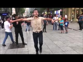 lezginka 2019 aunt and girl dancing kaif tbilisi on rustaveli street alishka